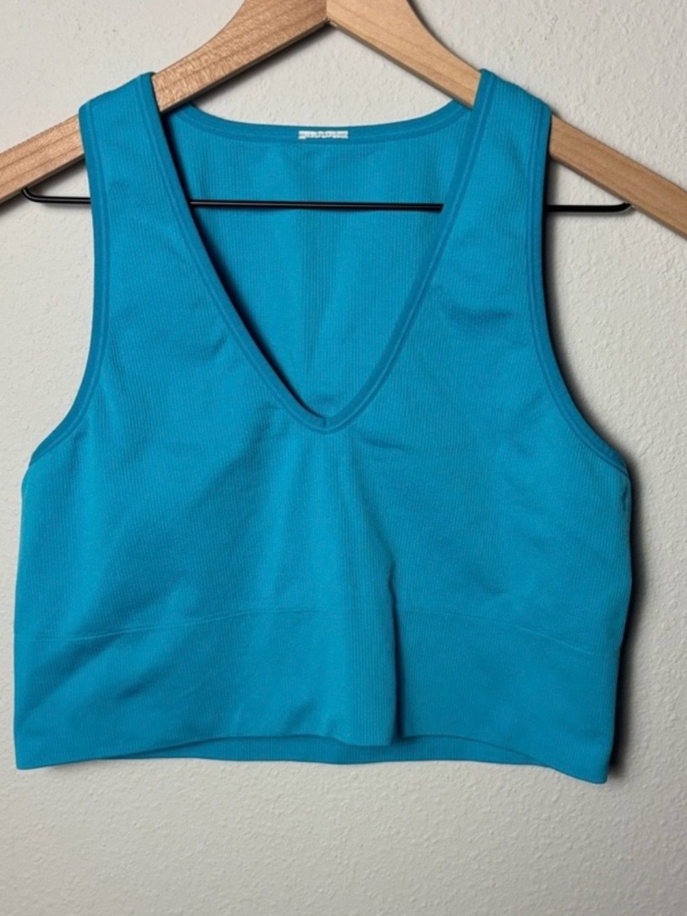 Athleta Aurora seamless crop top bra V-Neck Tank Top in Bright Turquoise XL